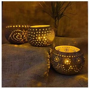 Elegante Portavelas Artesanal de Cáscara de Coco, Diseño Rayos de Sol, Hecho a Mano, Ecológico, para Velas de Té, Amarillo Natural, Decoración para Fiestas de Navidad - Product Image 1