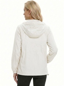 Veste coupe-vent d'hiver pour femme avec capuche, imperméable, anti-UV, séchage rapide, vêtement décontracté avec logo personnalisé, couleur polyester tissé, automne - Product Image 2