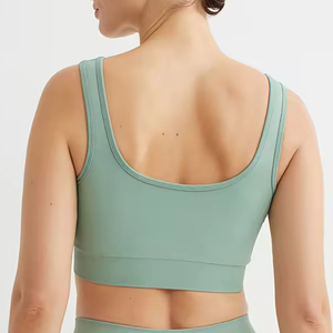 Sujetador deportivo verde menta con tirantes anchos y dobladillo acanalado para mujer, ideal para gimnasio, fitness, entrenamiento y running. Disponible para venta en línea. - Product Image 6
