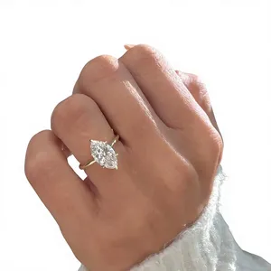 Bague de fiançailles pour femme en or jaune 14 carats fin, avec diamant de laboratoire taille marquise de 2 carats, certifié IGI E-VVS2, halo caché, solitaire - Product Image 1