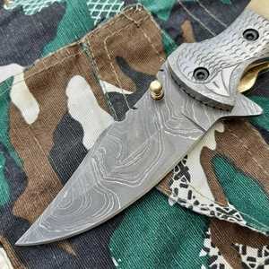 Couteaux de chasse conçus avec une lame pointue et une poignée solide, adaptés aux tâches de précision et à l'utilisation en extérieur. - Product Image 6