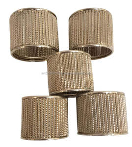 Rond de serviette en métal de luxe gravé de qualité supérieure conçu pour les événements gastronomiques de restaurants haut de gamme avec des paramètres de table formels - Product Image 5