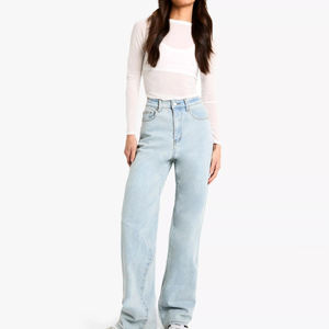 Jeans en denim à jambes larges pour femmes de qualité supérieure, design tendance, fermeture éclair, prix abordable - Product Image 2