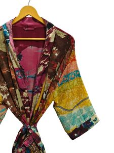 Robe kimono de luxe en soie patchwork, cache-maillot de bain, tenue de nuit, longue robe, kimono indien vintage fait main en soie de sari recyclée - Product Image 3