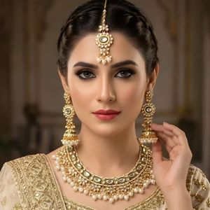 Conjunto de Collar y Pendientes de Oro de 18K con Incrustaciones de Kundan Estilo Indo Occidental, Joyería de Lujo para Novias, Compromisos y Bodas - Product Image 3