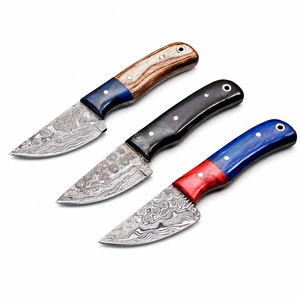Cuchillo de caza hecho a mano con hoja de acero de Damasco, mango de madera y funda de cuero. - Product Image 2