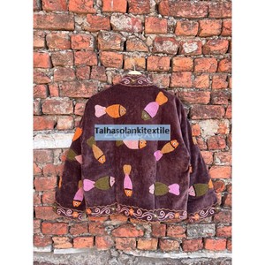 Chaqueta Artesanal Corta de Terciopelo Suzani con Bordado de Peces para Mujer, con Dos Bolsillos Laterales, Estilo Boho Chic, Venta al Por Mayor - Product Image 6