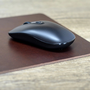 แผ่นรองเมาส์หนังแท้สุดหรู ฐานกันลื่น ขนาดใหญ่ แผ่นรองเขียนแบบส่วนตัว สำหรับตกแต่งสำนักงานผู้บริหาร LMP-0046 - Product Image 1