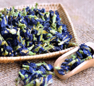 Thé aux fleurs de pois papillon en sachets, couleur bleue naturelle, vapeur, santé, minceur, thé aux fleurs et aux herbes, origine Vietnam - Product Image 5