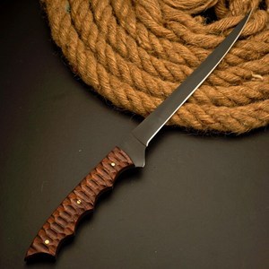 Couteau à filet en acier damas forgé à la main de 14 pouces |   Couteau de chasse personnalisé avec manche en bois, embouts en laiton et étui - Product Image 1