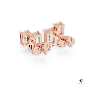 Élégantes boucles d'oreilles à quatre pierres en diamant de laboratoire taille émeraude de 1,47 carat pour femmes en or 18 carats - Product Image 5