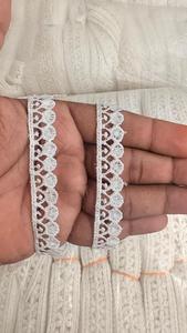 Encajes de Ganchillo Hechos a Mano de Lujo en Dorado, Diseño Ornamentado a Rayas, Bordado Tradicional en Malla, 17MM, para Sarees y Lehengas de Diseñador - Product Image 4