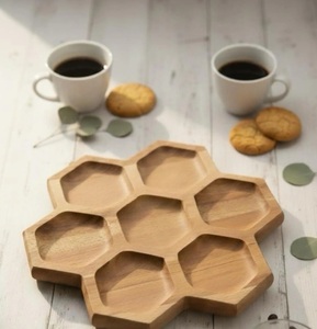 Bandeja de Servir de Madera Ecológica y Portátil con 6 Compartimentos, Tabla de Madera de Roble para Aperitivos y Frutos Secos - Product Image 4