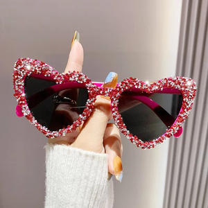 2025 Retro <b>Heart</b>-Shaped Pearl Frame Sunglasses Women Fashion Pink Eyewear Trending Men Cat Eye Sun <b>Glasses</b> Beach Shades UV400 - Product Image 1