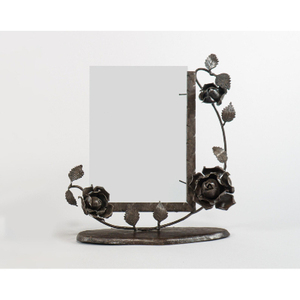 Cadre photo en fer forgé avec finition noire, parfait pour les murs de galerie à la maison et la décoration des salons et bureaux - Product Image 5