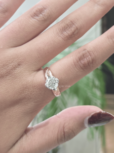 Bague de fiançailles en diamant de laboratoire 1,85 ct certifiée IGI, or blanc 14 carats, taille ajustable, bande sculptée florale, luxe, mariage, femme - Product Image 1