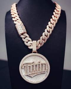 Colgante de moissanita grande y redondo de gran venta, estilo hip hop, con diamantes totalmente incrustados, joyería al por mayor de fabricante indio - Product Image 4