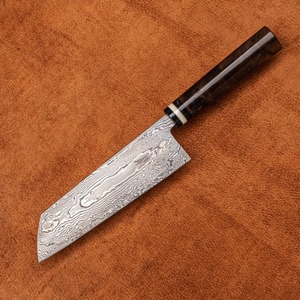 Couteau Santoku artisanal UMAR FAROOQ, lame en acier Damas de 3,0 mm d'épaisseur, manche en bois moderne, étui en cuir, écologique, 7 - Product Image 3