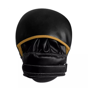 Mitaines de boxe incurvées en cuir PU noir avec bordure dorée, pour entraînement de kickboxing, MMA et entraînement de frappe. - Product Image 3