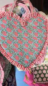 Sac fourre-tout pour femme en coton doux matelassé multicolore à volants, personnalisé, avec fermeture éclair, idéal pour l'été - Product Image 2