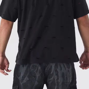 T-shirt vintage en coton 100% pour homme, coupe ample, imprimé, couleur noire, matière douce et lisse. - Product Image 4