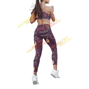 Muestra Gratis: Leggings de Yoga Ecológicos de Cintura Alta con Efecto Levanta Glúteos, Rojos, con Tejido de Punto Transpirable AND1 de 240 g/m² para Deportes - Product Image 2