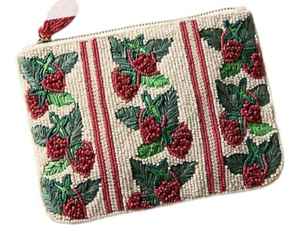 Pochette cosmétique brodée à la main pour femme, motif fraise, fermeture ouverte, porte-monnaie de créateur avec dragonne et chaîne, doublure en polyester - Product Image 4