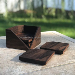 Ensemble de sous-verres classiques en bois de six tapis de boisson en bois sculpté décor de table de finition moderne idéal pour les restaurants cafés et le service à la maison - Product Image 1