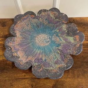 Bol en résine écologique finition nacrée, résine époxy, forme de fleur émeraude, magnifique pièce unique, décoration tournée - Product Image 1