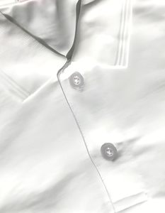 Camiseta Blanca de Algodón Orgánico Transpirable de Punto Sólido para Hombre, Estilo Casual Elegante para Uso Corporativo - Product Image 2