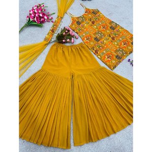 Ensemble de vêtements de fête pour femmes de marque, comprend un haut fantaisie, un dupatta et un sharara - Product Image 3