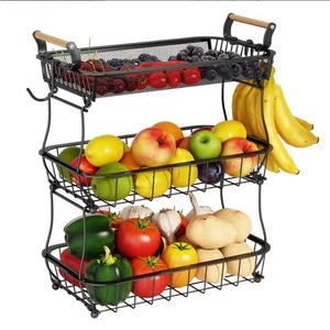 Panier en métal antique à deux niveaux avec poignée en bois, idéal pour optimiser l'espace tout en gardant vos fruits magnifiquement organisés. - Product Image 3