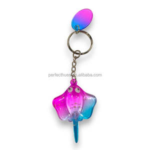 พวงกุญแจที่ระลึกสีแฟนซีพร้อมปลากระเบนเรืองแสงในที่มืดการพิมพ์ยูวี - Product Image 3