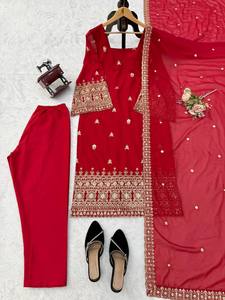 Lanzamiento del nuevo conjunto de fiesta de diseñador con top y pantalón de georgette sintético pesado con intrincados detalles de hilo y lentejuelas, y dupatta. - Product Image 4