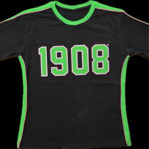 Chemise noire de qualité supérieure pour femme, imprimé lettres grecques, bordure verte et rose, col rond, haut décontracté de qualité supérieure pour sororité, 1908 - Product Image 2