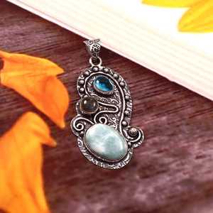 Pendentif élégant en pierre naturelle Larimar, argent sterling 925, plaqué argent/or, style vintage, bijoux de fiançailles, troisième partie - Product Image 1