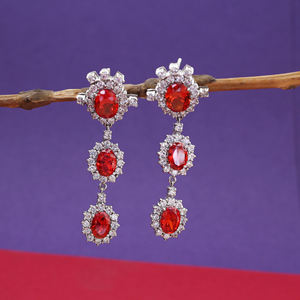 Boucles d'oreilles pendantes ovales rouge rubis en argent 925, magnifiques boucles d'oreilles pendantes pour femmes et filles, à porter lors de mariages et de fêtes - Product Image 4