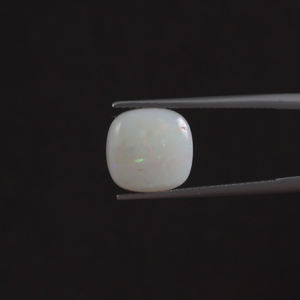 Opale naturelle blanche certifiée IGI, pierre précieuse en vrac, 2,89 carats, taille coussin 11x11mm, taillée à la main, polie, traitée par cirage/huile légère - Product Image 1