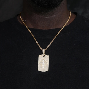 Colgante de Cruz Rectangular de Moissanita Baguette en Plata de Ley 925, Joyería Espiritual Totalmente Engastada en Moissanita - Product Image 4