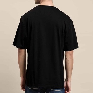 เสื้อยืดแขนสั้นสีดำสำหรับผู้ชาย พิมพ์ลายตัวอักษรตามสั่ง คอกลม ทรงปกติ ระบายอากาศได้ดี ผ้าคอตตอนเจอร์ซีย์ 220 กรัม สไตล์ลำลอง - Product Image 2