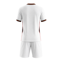 Ensemble d'uniformes de football blancs minimalistes haut de gamme avec bordures orange et noires, uniforme de football sublimé