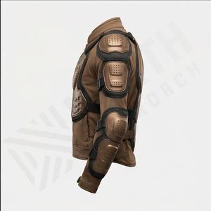 Manténgase protegido y con estilo con esta chaqueta de motociclista con armadura, hecha de textil de alta calidad e inserciones de armadura, para una protección completa. - Product Image 3