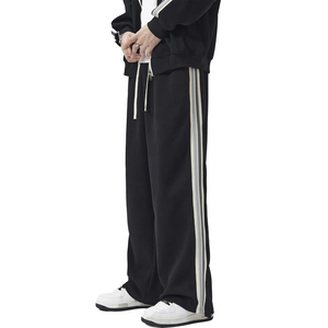 กางเกงลำลองผู้ชายลายทางทรงโอเวอร์ไซส์ สวมใส่สบาย ทรงหลวม เอวกลาง สตรีทแวร์ ระบายอากาศได้ดี ผ้าคอตตอนผสม ชุดลำลองสไตล์สปอร์ต สำหรับวัยรุ่น - Product Image 2