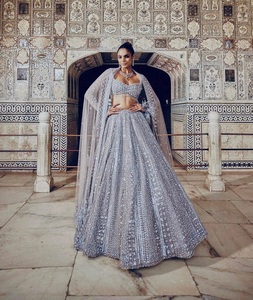 Lehenga Choli, Traje Tradicional Indio para Bodas, Bellamente Diseñado con Lentejuelas para Ocasiones Especiales, Atuendo Elegante para Mujer - Product Image 1