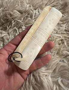 Peine Vikingo de Hueso con Estuche con Cierre - Herramienta de Aseo Medieval Hecha a Mano - Product Image 4