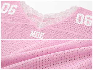 Camiseta Corta de Fútbol Americano para Mujer, con Encaje Elegante, Color Rosa Pastel, Estilo Y2K, Corte Cuadrado, Cuello en V, Diseño Gráfico Varsity - Product Image 3