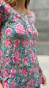 Haut en coton à imprimé floral vert et rose pour femme, style bohème, manches courtes, plissé, chemisier d'été décontracté avec poches - Product Image 5