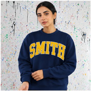 Suéter de cuello alto negro personalizado con letras griegas para mujer de Smith, ropa bordada para hermandades universitarias y fraternidades. - Product Image 4