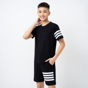 Ensemble T-shirt et short personnalisé en sérigraphie tendance, 100 % coton, matière premium, pour tenue décontractée ou sportive - Product Image 3