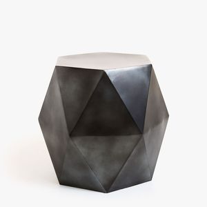 Table d'appoint en métal artisanale, conçue pour les maisons modernes, mettant en valeur une esthétique unique, une qualité fiable et une silhouette attrayante. - Product Image 3